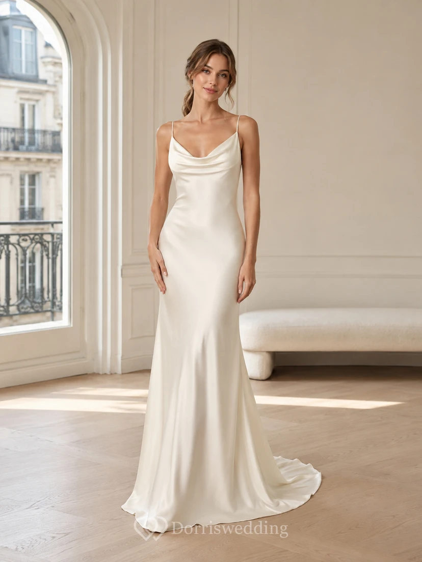 Robe de mariée minimaliste champêtre en satin raffiné, col bénitier sans manches, coupe fourreau et traîne, style minimaliste.