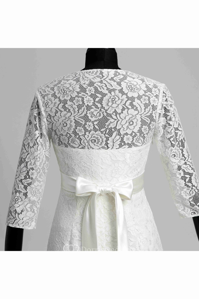 Robe de mariée en dentelle, coupe trapèze, col en V, manches illusion 3/4, longueur genou. view 17