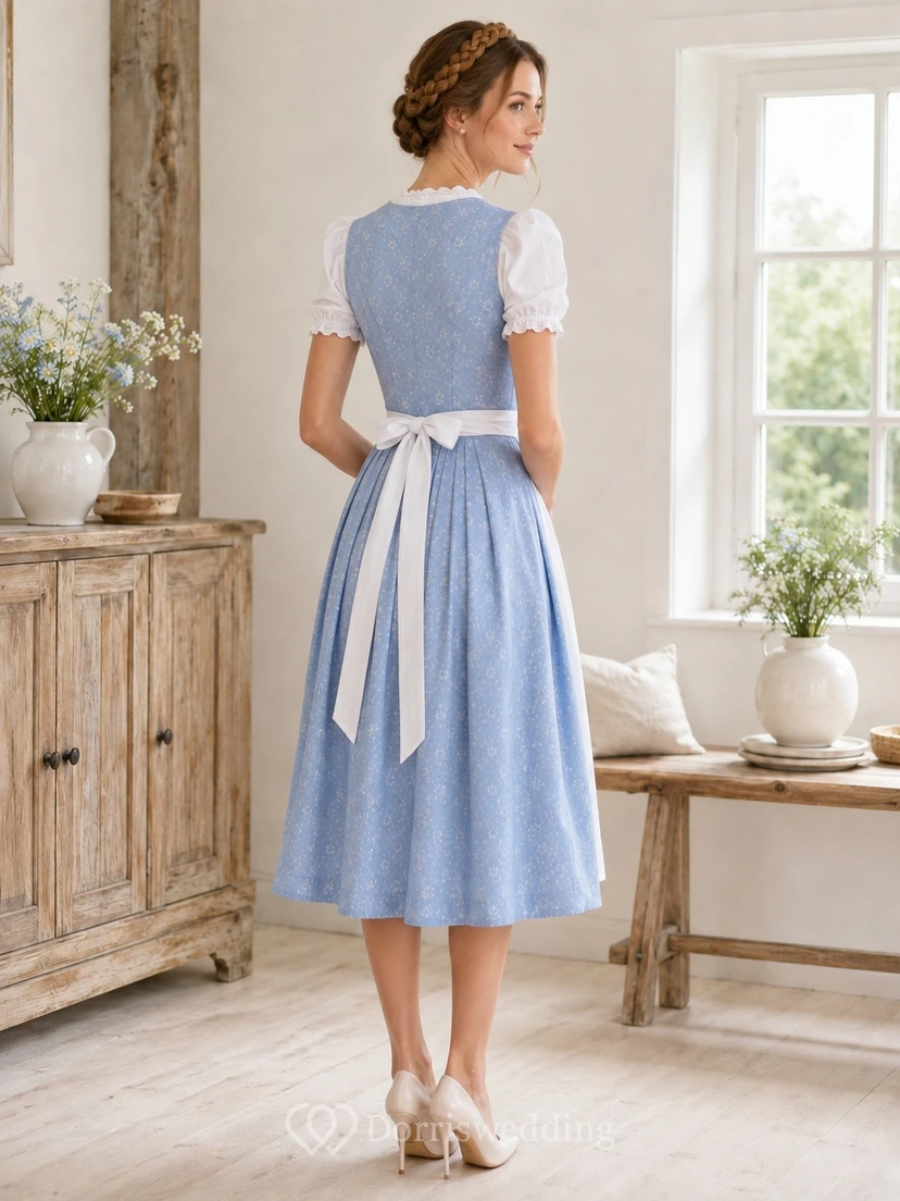 Vintage blau-weißes Dirndlkleid aus Baumwolle mit eckigem Ausschnitt, kurzen Ärmeln und Teelänge view 2