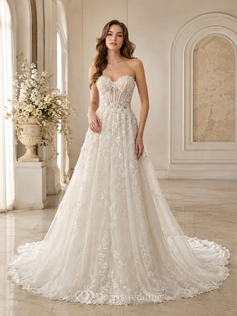 Trägerloses Brautkleid mit Herzausschnitt, botanischer Spitze, A-Linie und romantischer Kapellenschleppe