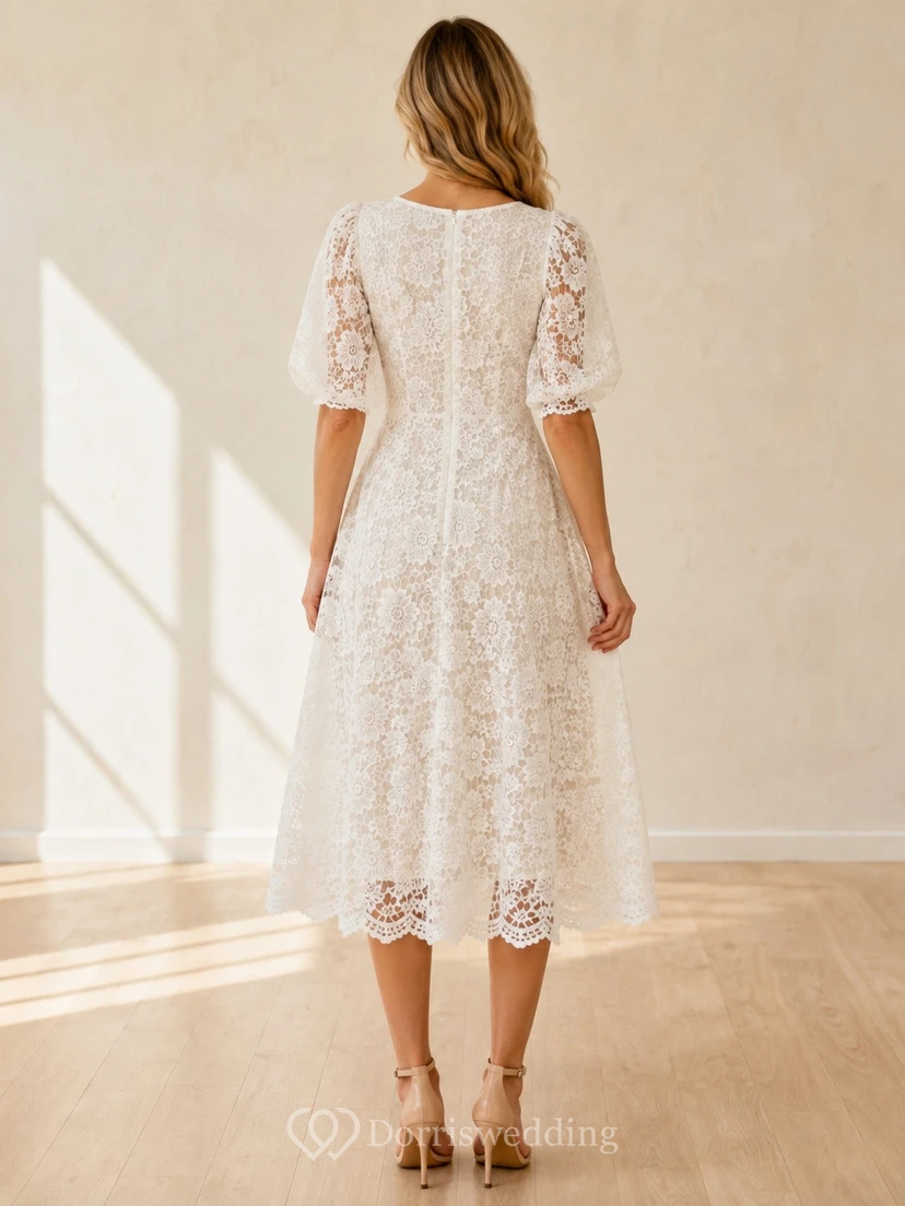 Teelanges, kurzärmeliges, weißes A-Linien-Spitzenkleid mit V-Ausschnitt view 2