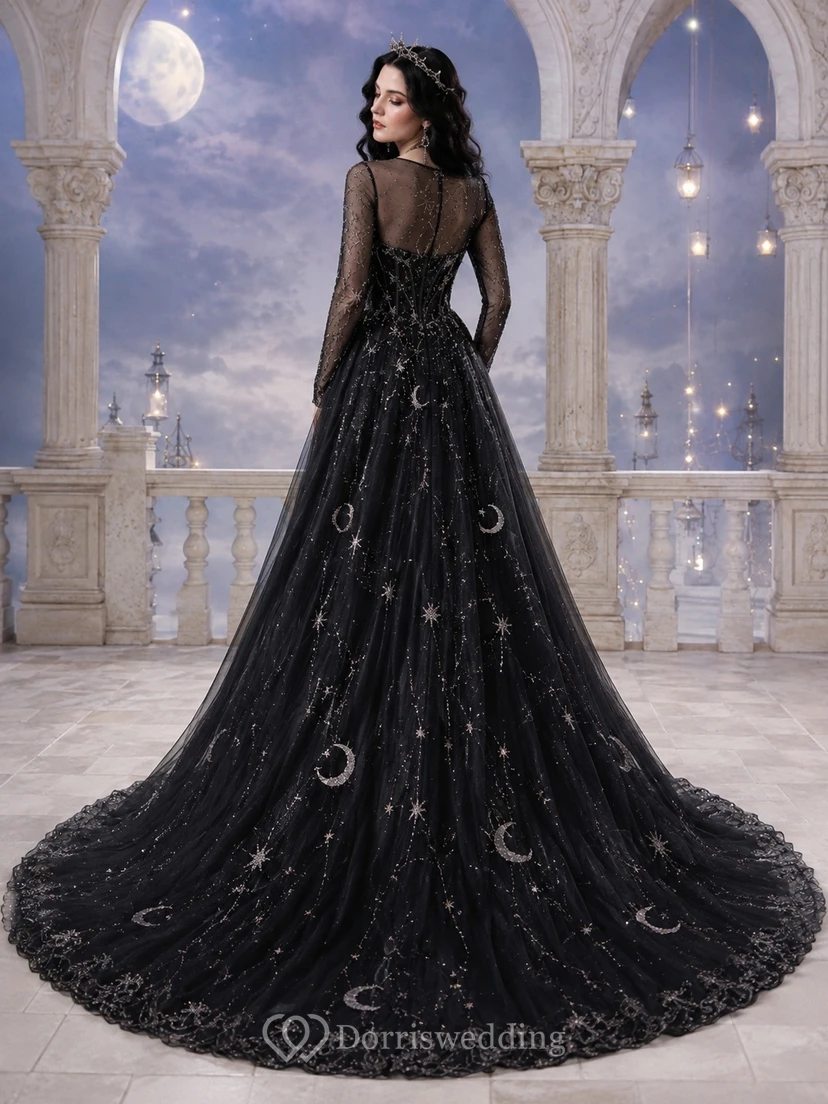 Vestido de novia negro romántico de manga larga con escote corazón y apliques de tul. view 2