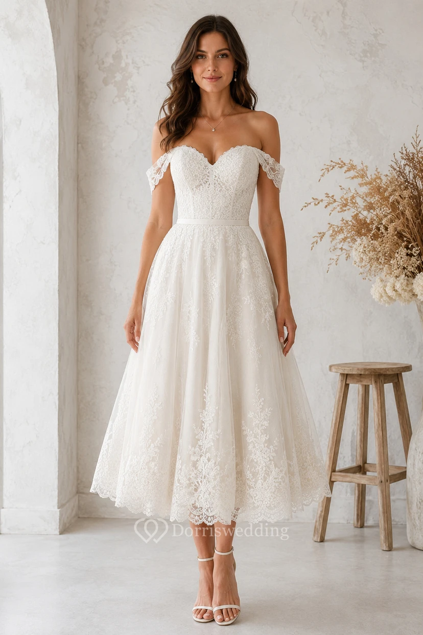 Robe de mariée en dentelle mi-longue à épaules dénudées et décolleté en cœur