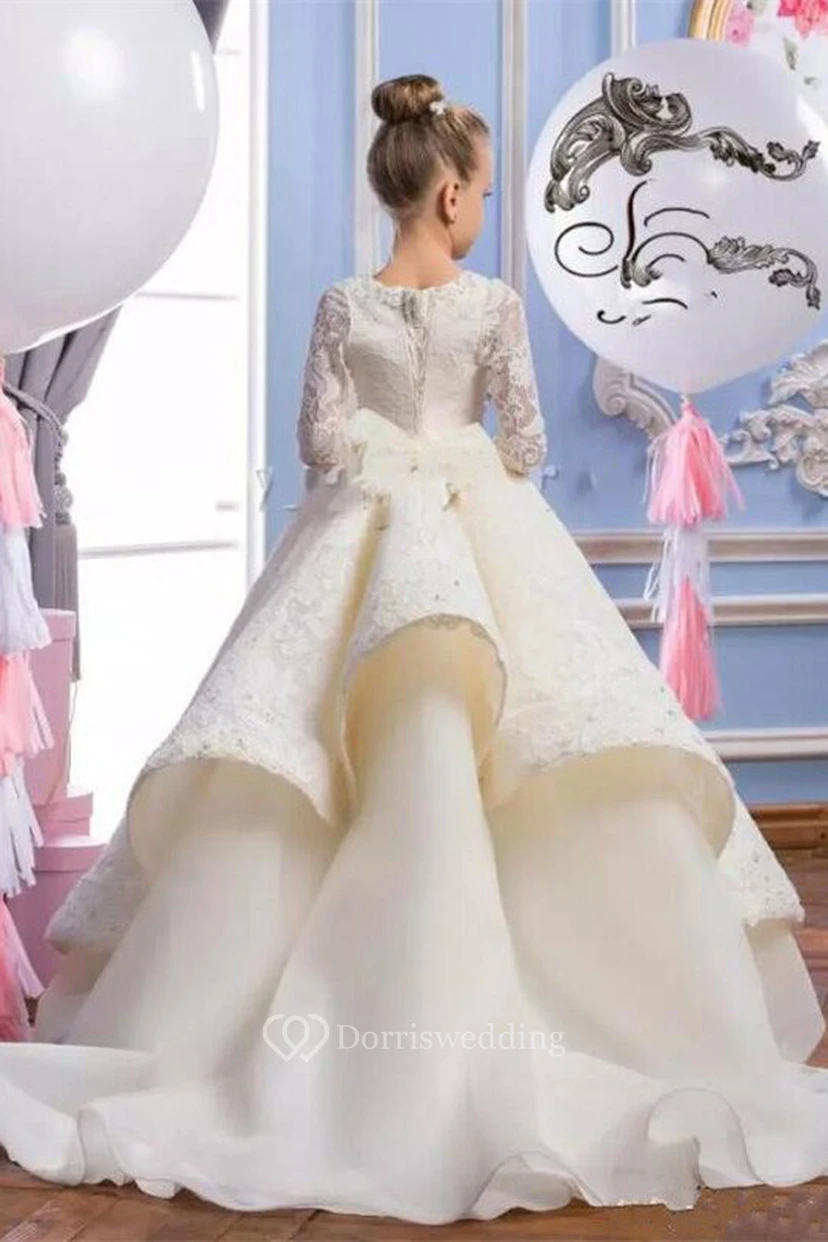 Satin-Ballkleid mit V-Ausschnitt, Perlenstickerei und Stufen view 2