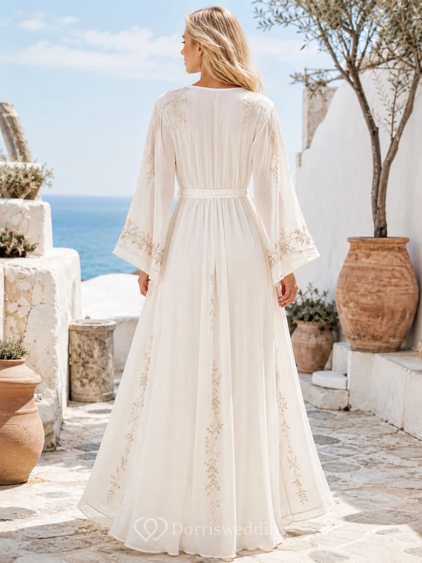 Vestido de novia bohemio de manga larga con escote en V profundo y abertura frontal para la playa. view 2