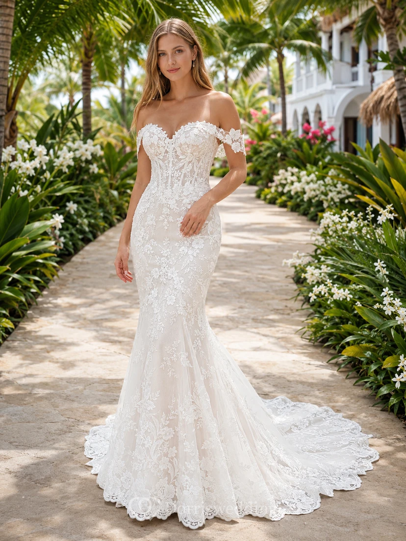 Robe de mariée sirène en dentelle, épaules dénudées et décolleté cœur, pour une destination de plage.