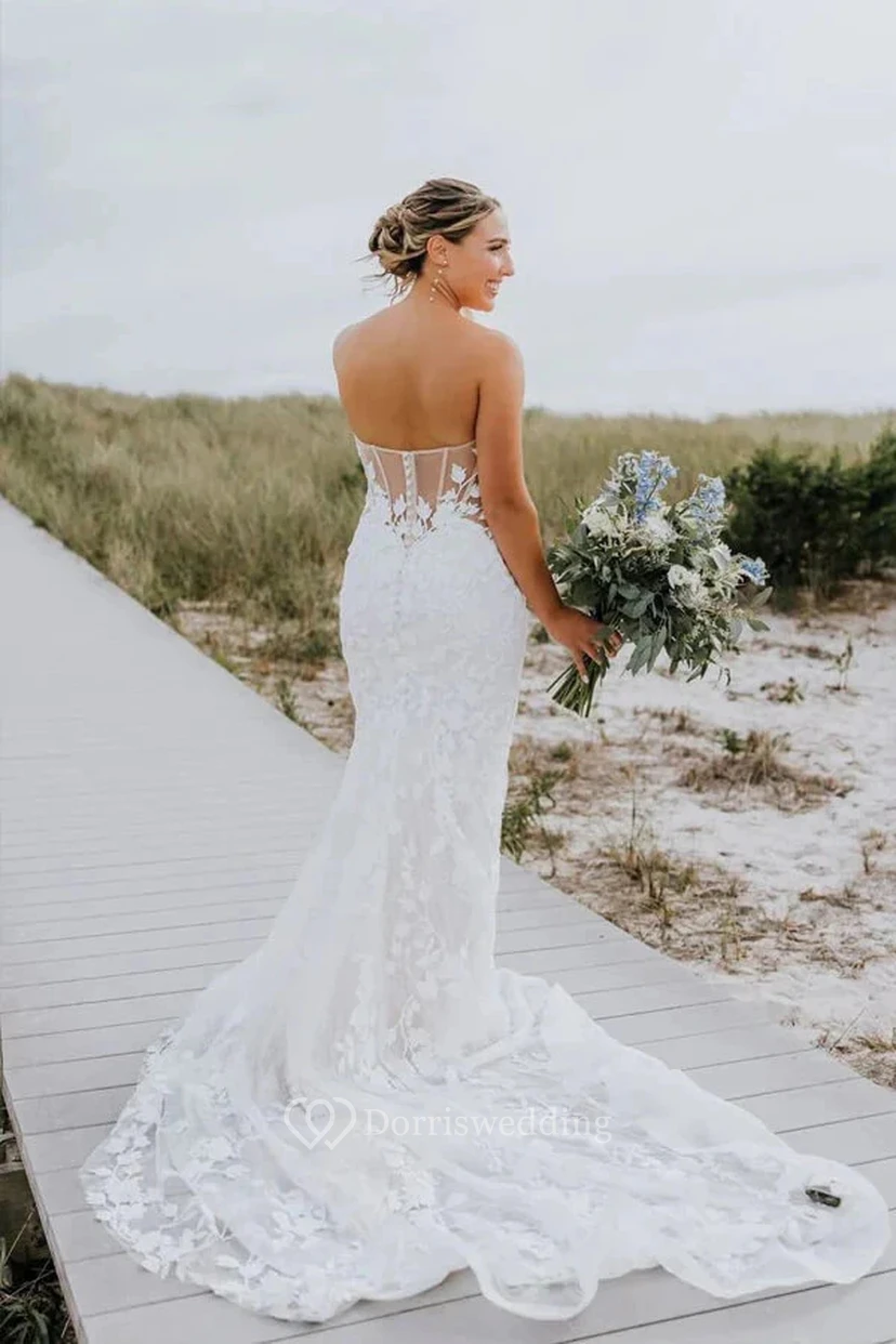 Robe de mariée champêtre décontractée à décolleté cœur en dentelle et fourreau