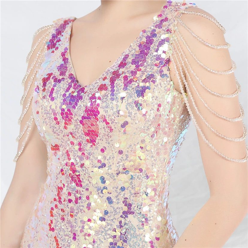 Robe courte à sequins ornée de perles et de sequins irisés, idéale au quotidien. Jupe courte. view 8