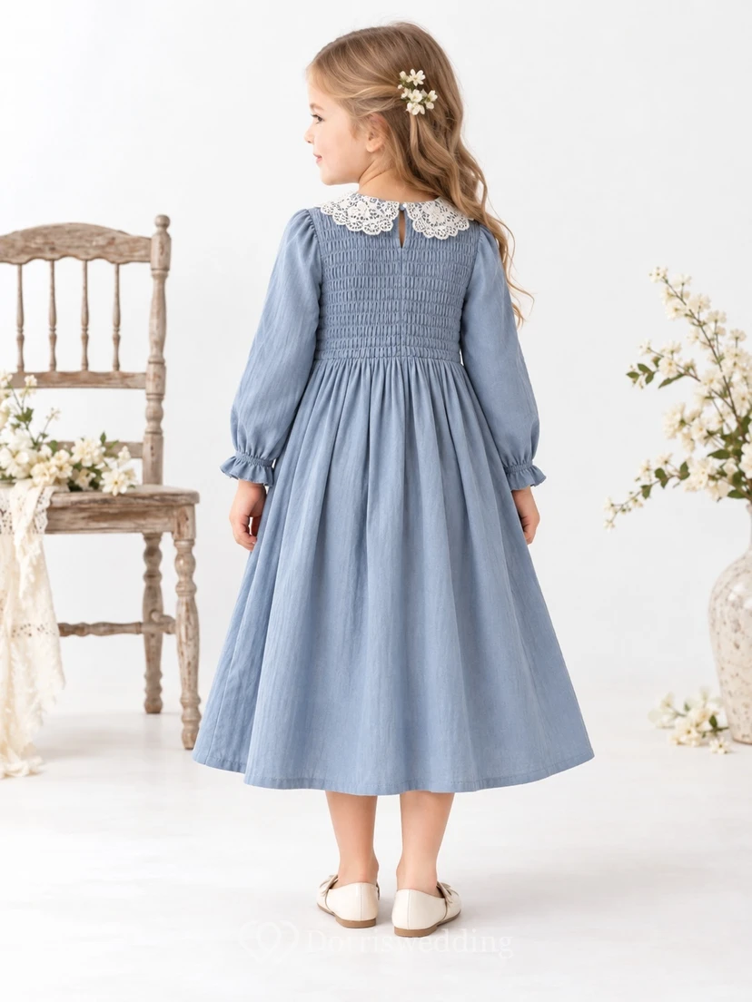 Teelanges, langärmeliges, ländlich-blaues A-Linien-Kleid mit gesmoktem Kragen und Raffungen für Blumenmädchen view 2