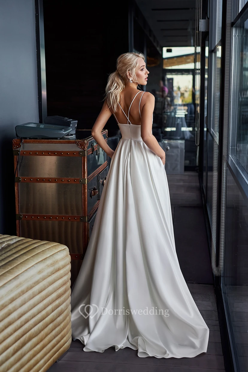 Schlichtes Empire-Etui-Brautkleid aus Satin view 2