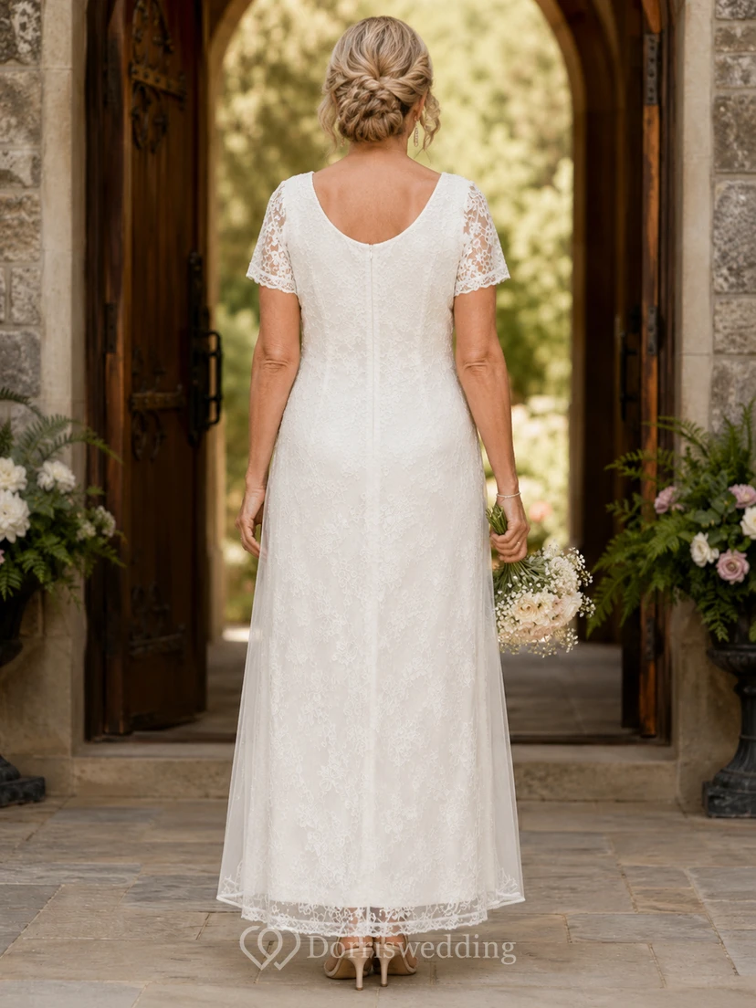 Robe de mariée fourreau en dentelle longueur cheville, manches courtes, pour mariées plus âgées view 2