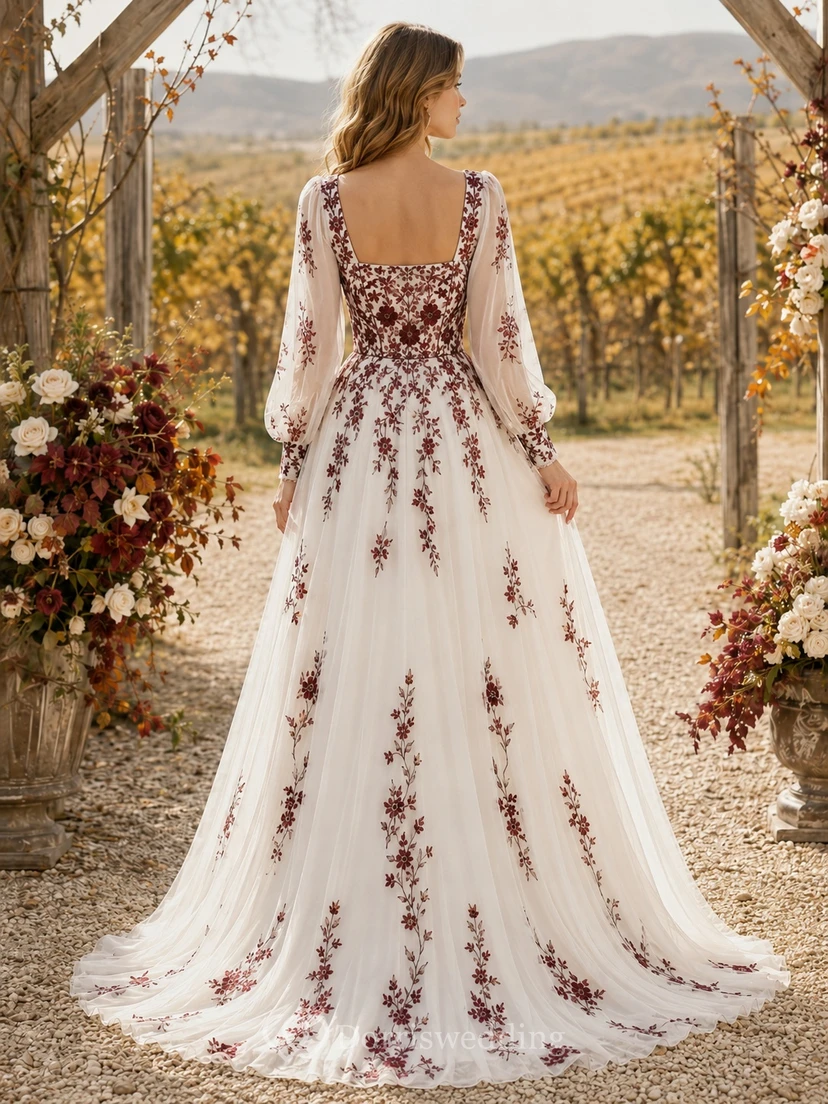 Burgunderrotes Brautkleid im A-Linien-Schnitt mit eckigen, langen Ärmeln und Schleppe im Boho-Stil view 2