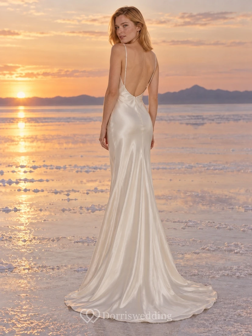 Vestido de novia sencillo de estilo vintage en charmeuse, con tirantes finos y cintura definida. view 2