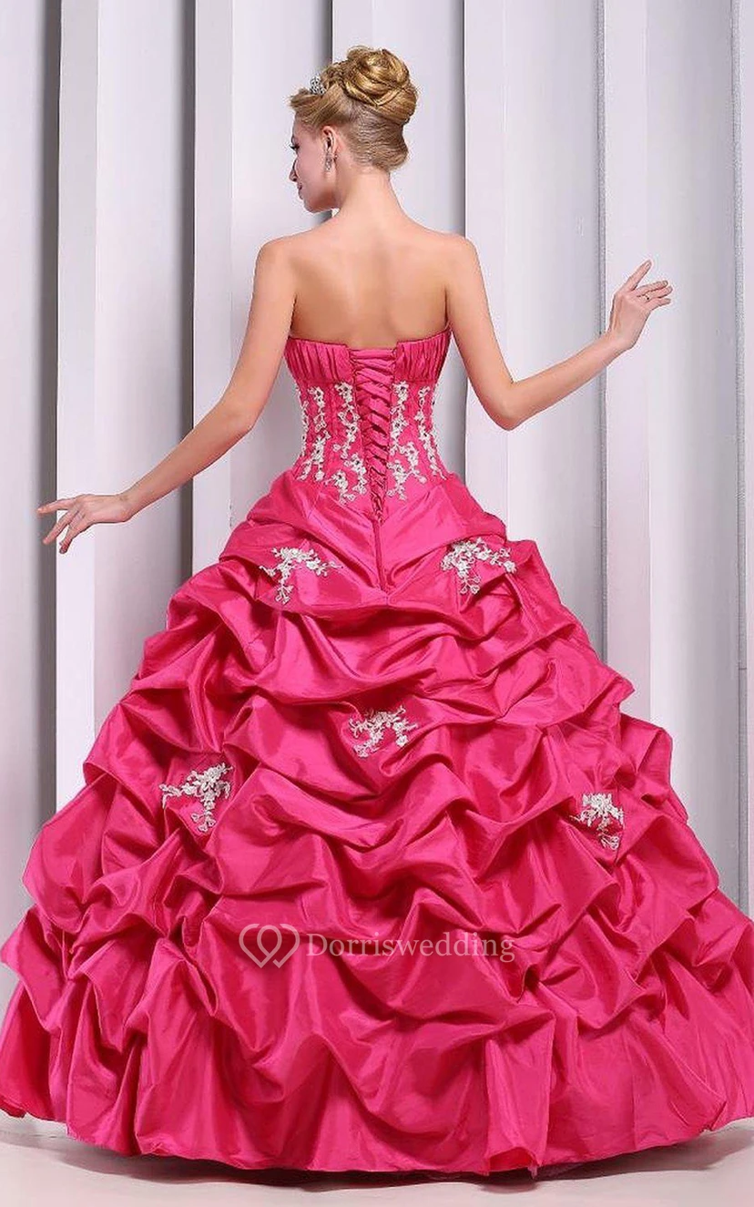 Trägerloses Ballkleid mit Rüschen und Blumenapplikationen view 7