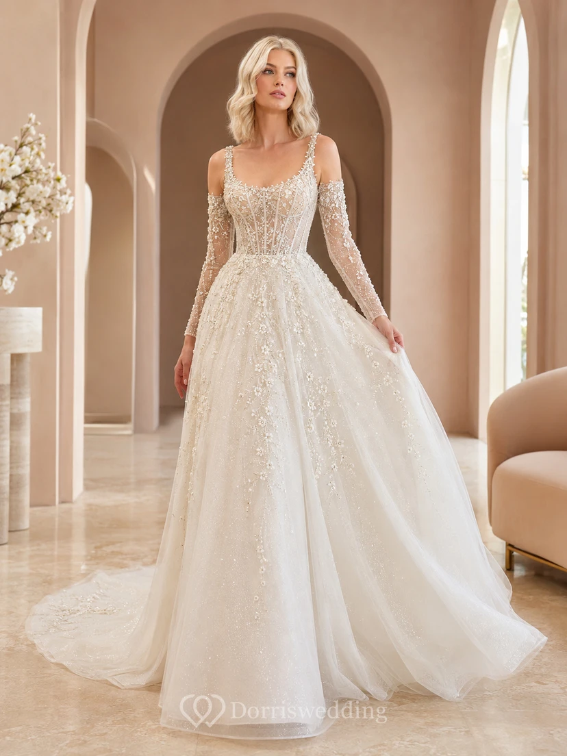 Robe de mariée de bal en dentelle et tulle superposés, asymétrique, à une épaule, manches longues transparentes, coupe trapèze, traîne chapelle et manches longues transparentes.