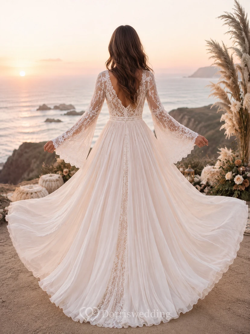 Robe de mariée bohème de plage à manches cloche, corsage en dentelle et coupe trapèze view 2