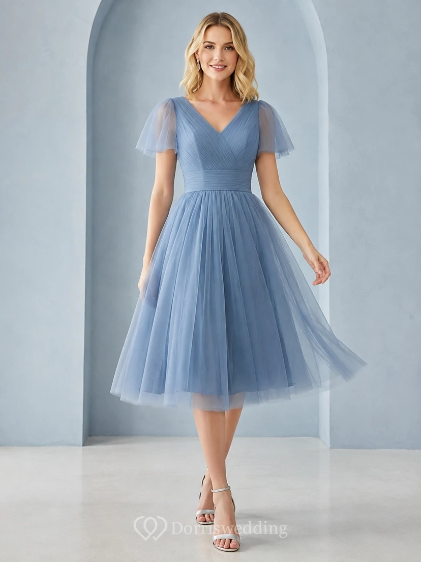 Robe romantique de jardin en tulle bleu ciel, col V, coupe trapèze, manches pétales, longueur thé