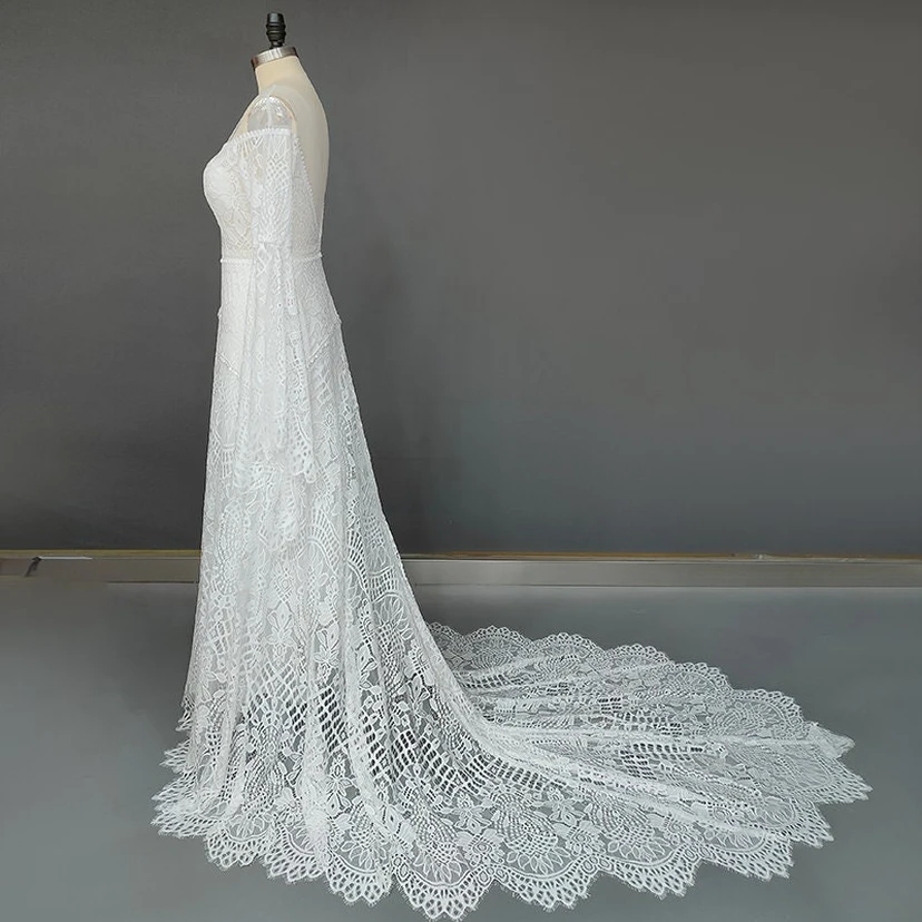 Robe de mariée bohème en dentelle à manches poétiques et épaules dénudées, style empire champêtre view 6