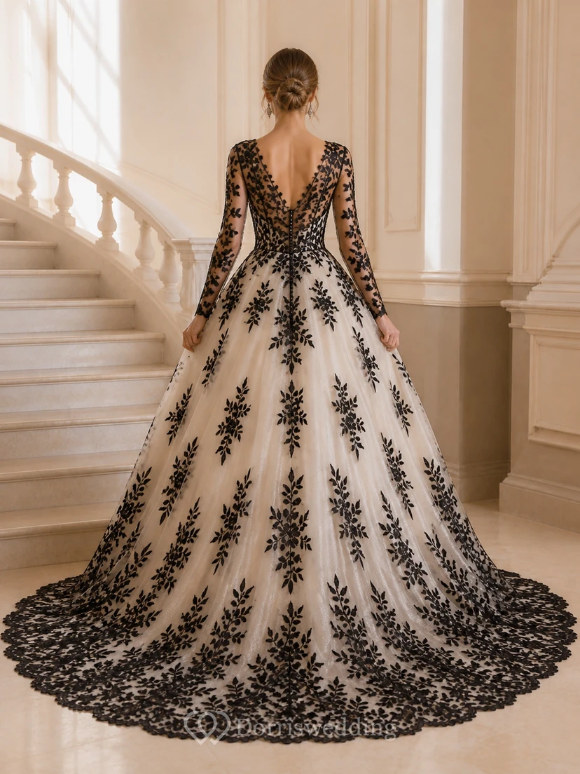 Vestido de gala negro de lujo con mangas largas y apliques en contraste. view 2