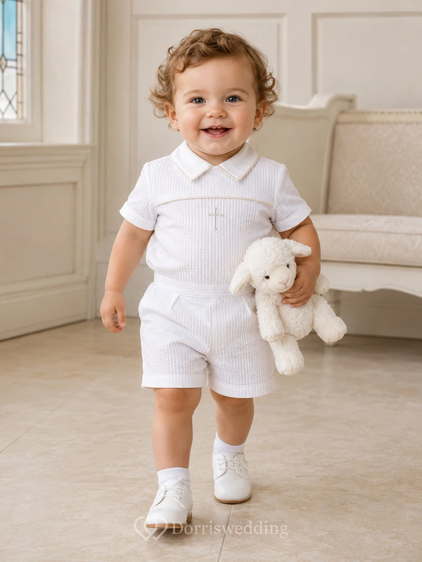 Traje corto de bautismo con cuello Peter y cruz blanca bordada para bebé niño