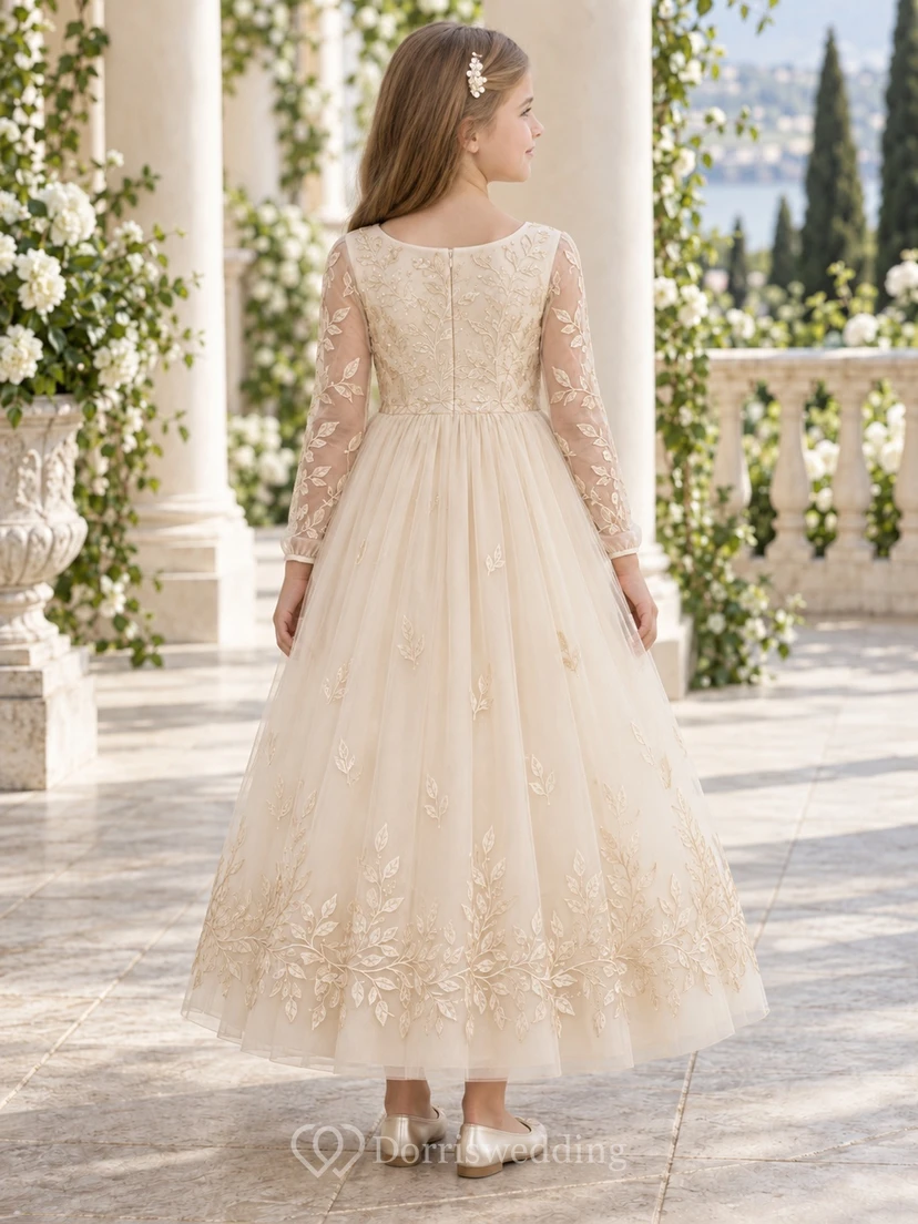 Langärmeliges champagnerfarbenes Blumenkleid in A-Linie mit Tüllspitzenoberteil und Bordüre, knöchellang. view 2