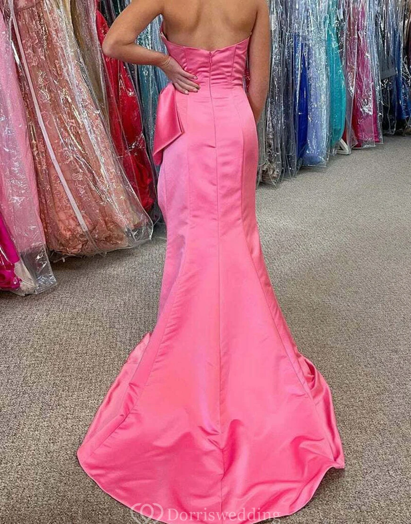Schlichtes Kleid aus Satin mit gekreuzten Rüschen vorne, Schlitz und Schleife view 7
