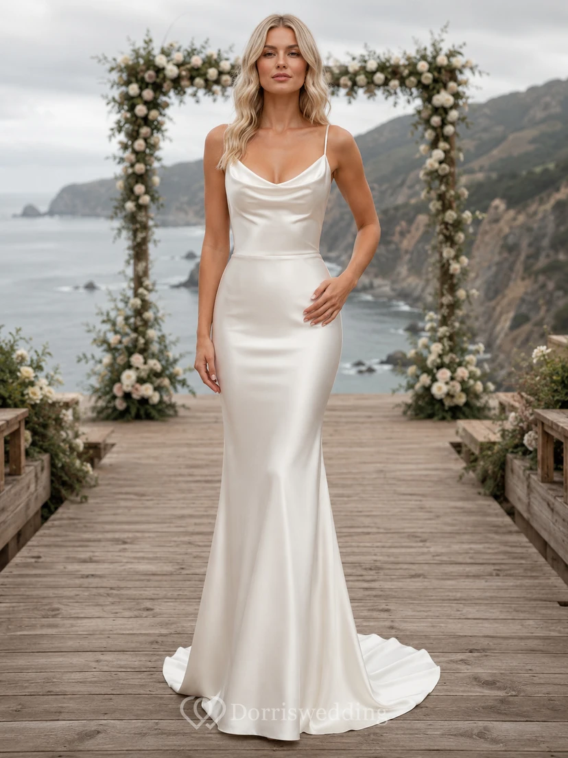 Robe de mariée fourreau en satin à bretelles spaghetti et col châle, idéale pour un mariage de destination en bord de falaise
