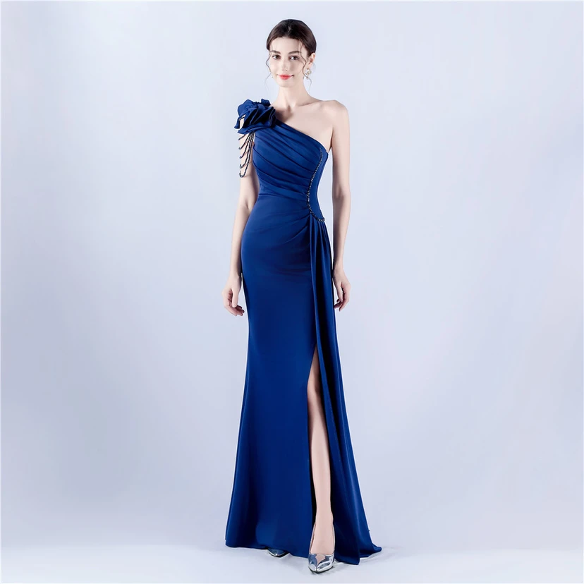 Vestido de noche de satén plisado con hombros descubiertos y escote alto, bordado a mano con cuentas y flores, para mujer. view 30