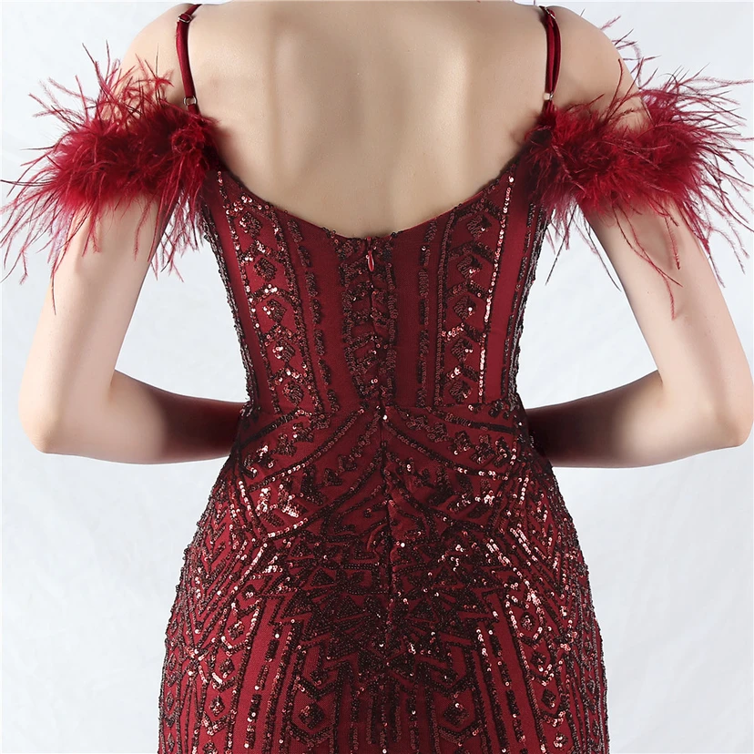 Robe de soirée haut de gamme ornée de perles florales et de plumes d'autruche. view 16