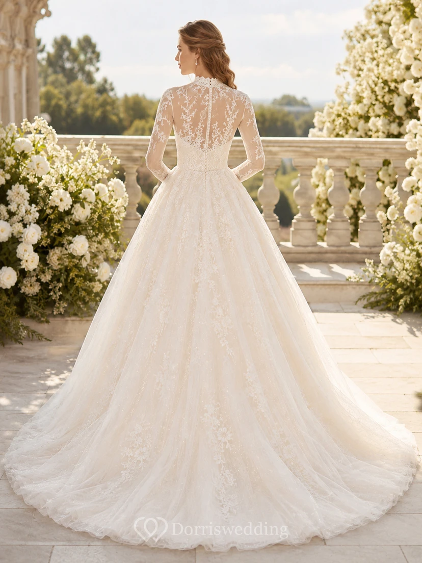 Robe de mariée modeste à col montant, manches longues illusion en dentelle et tulle, traîne chapelle view 2