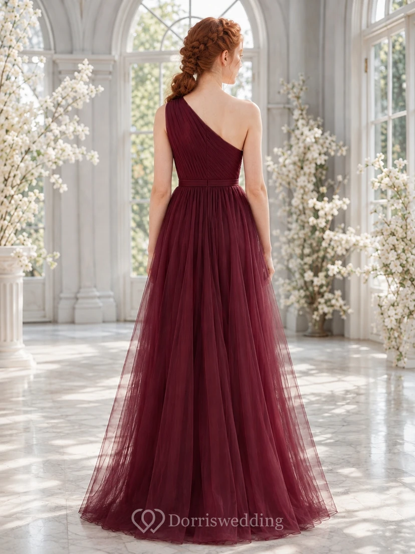 Robe de demoiselle d'honneur junior bordeaux, coupe trapèze, asymétrique, sans manches, drapée et sexy view 2