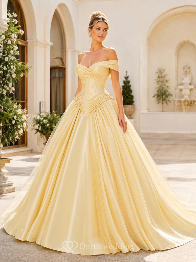 Vestido de gala de satén amarillo pastel con hombros descubiertos y cintura vasca estilo catedral
