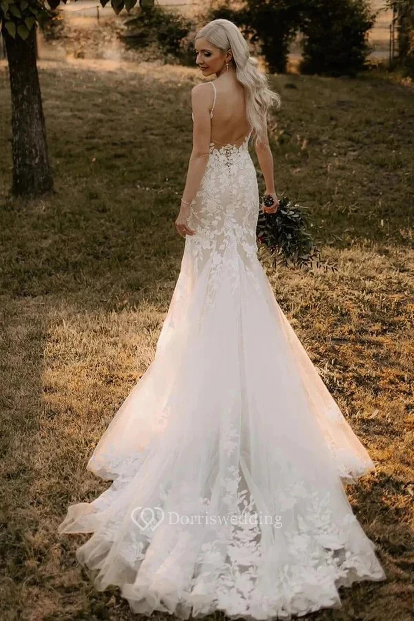 Meerjungfrauen-Brautkleid im Landhausstil aus Tüll mit Spaghetti-Spitzenapplikationen und kleiner Schleppe view 4