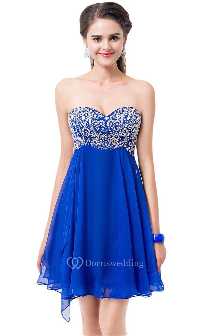Robe trapèze à décolleté cœur et corsage à sequins view 3