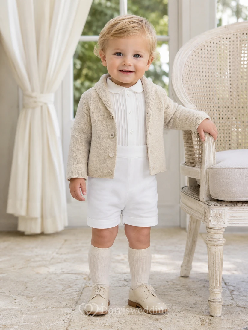 Taupefarbene Strickjacke mit langen Ärmeln, passendes Taufset für Jungen