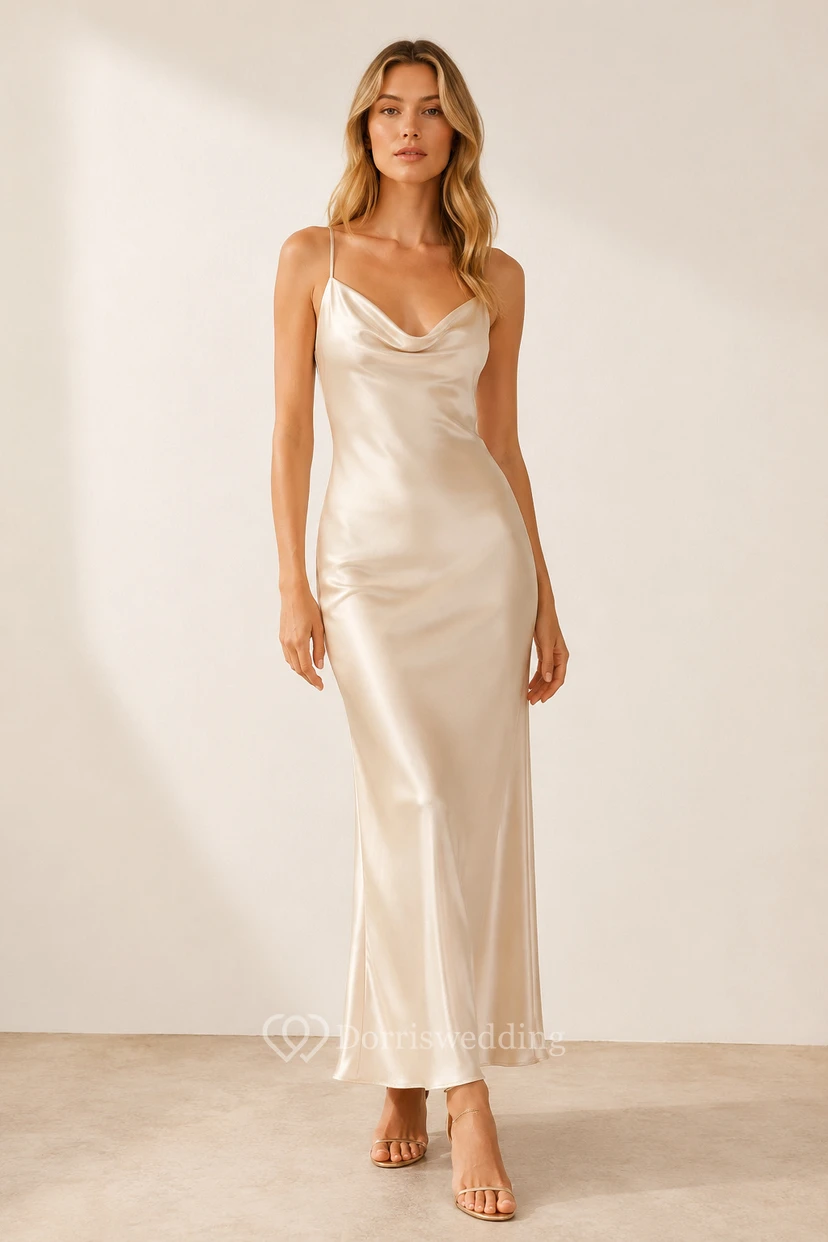 Robe nuisette en satin champagne à col bénitier et longueur cheville