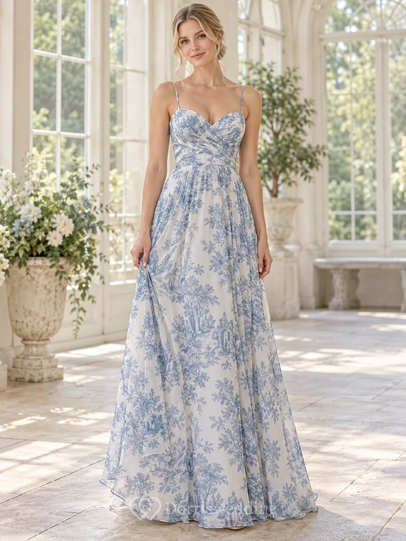 Vestido de dama de honor de gasa largo hasta el suelo, con escote cuadrado y estampado floral toile azul cielo y tirantes finos.