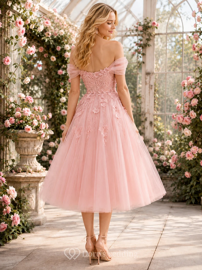 Vestido de dama de honor/invitada de corte A, largo midi, de tul con apliques florales y hombros descubiertos, color rosa empolvado, estilo romántico. view 2