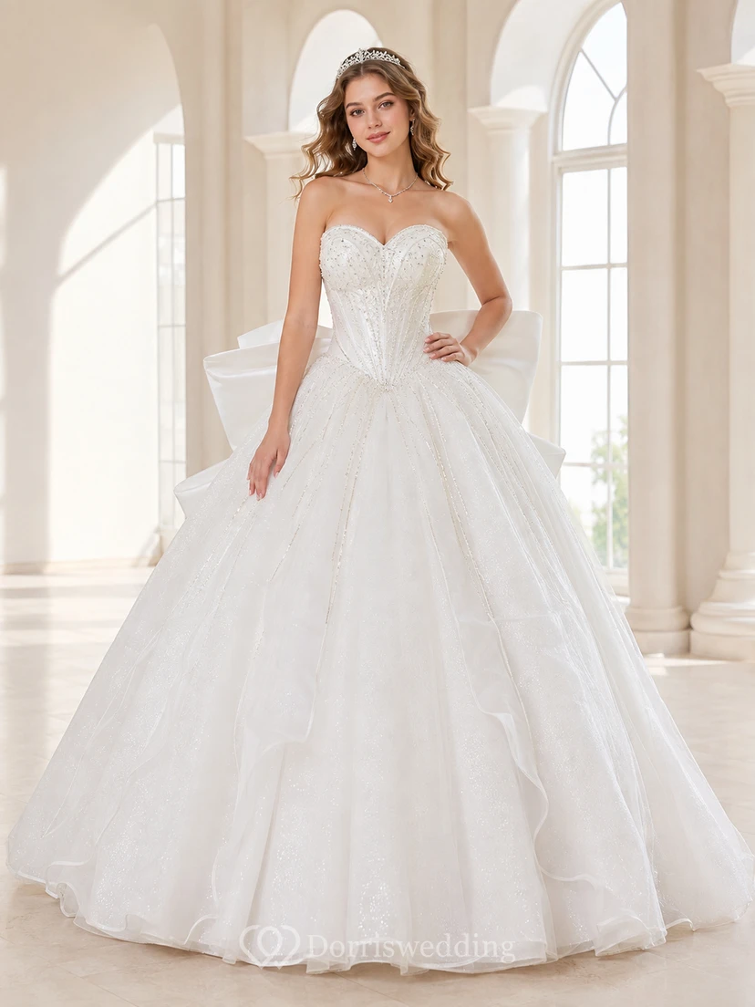 Vestido de quinceañera blanco de lujo sin tirantes, escote corazón, lazo y tul plisado
