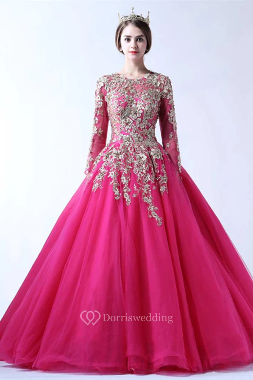 Vestido de gala de tul con mangas largas de encaje y escote joya en la espalda.