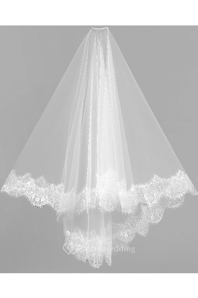 Kurzer Tüll-Hochzeitsschleier mit Spitzenbesatz