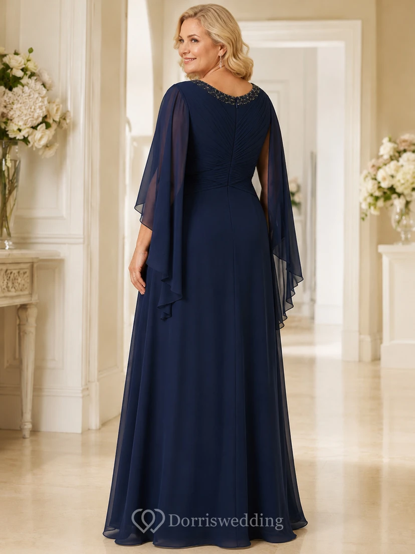 Dunkelblaues, elegantes Mutterkleid in Übergröße mit Perlenbesatz, V-Ausschnitt, langen Cape-Ärmeln und A-Linien-Schnitt, bodenlang view 2