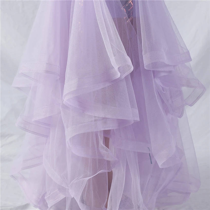 Robe de danse artisanale en filet rigide orné de plumes d'autruche, de perles et de fleurs, confectionnée en maille. view 49