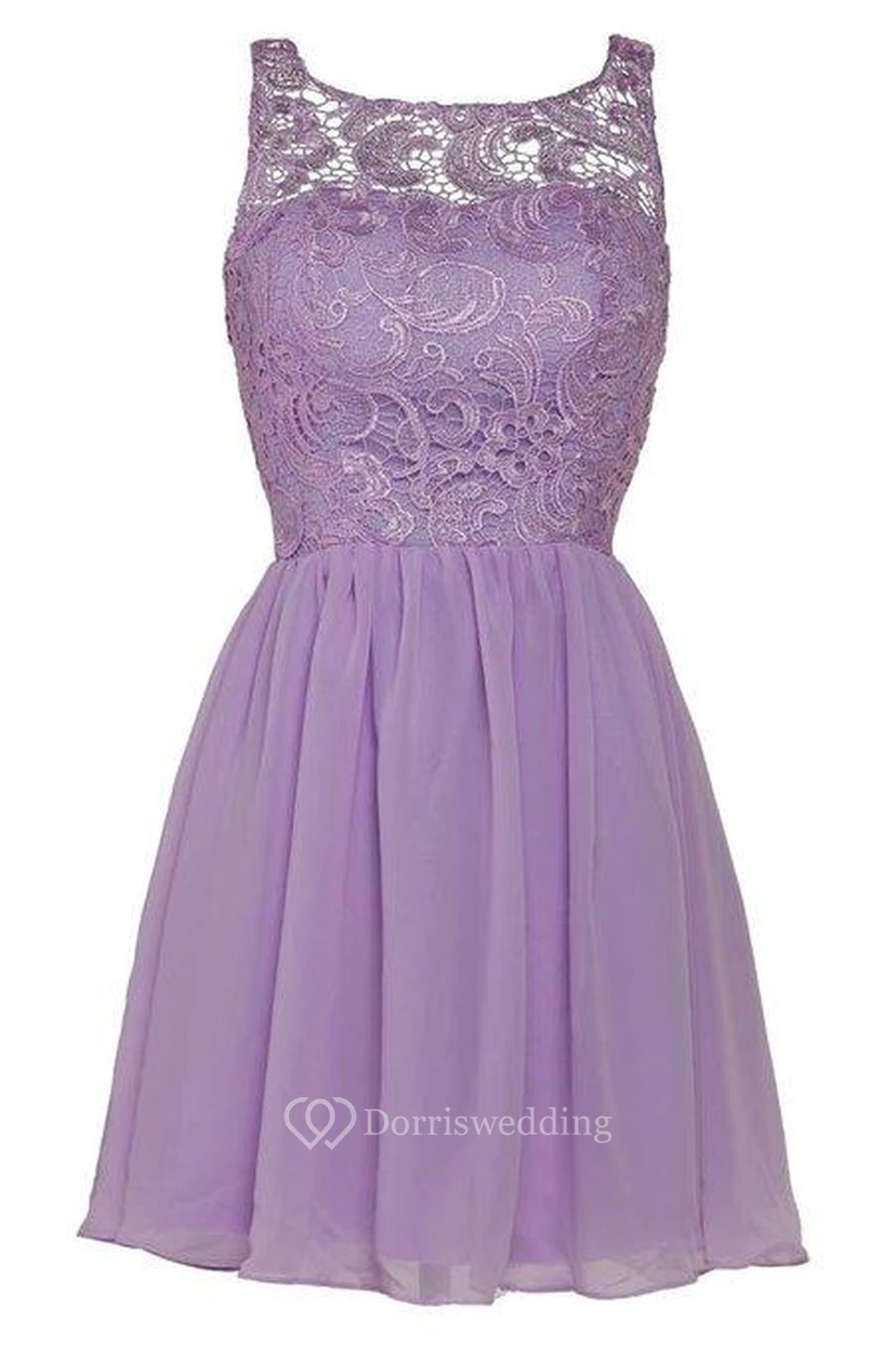 Precioso vestido corto de cóctel sin mangas de gasa con efecto ilusión y encaje.