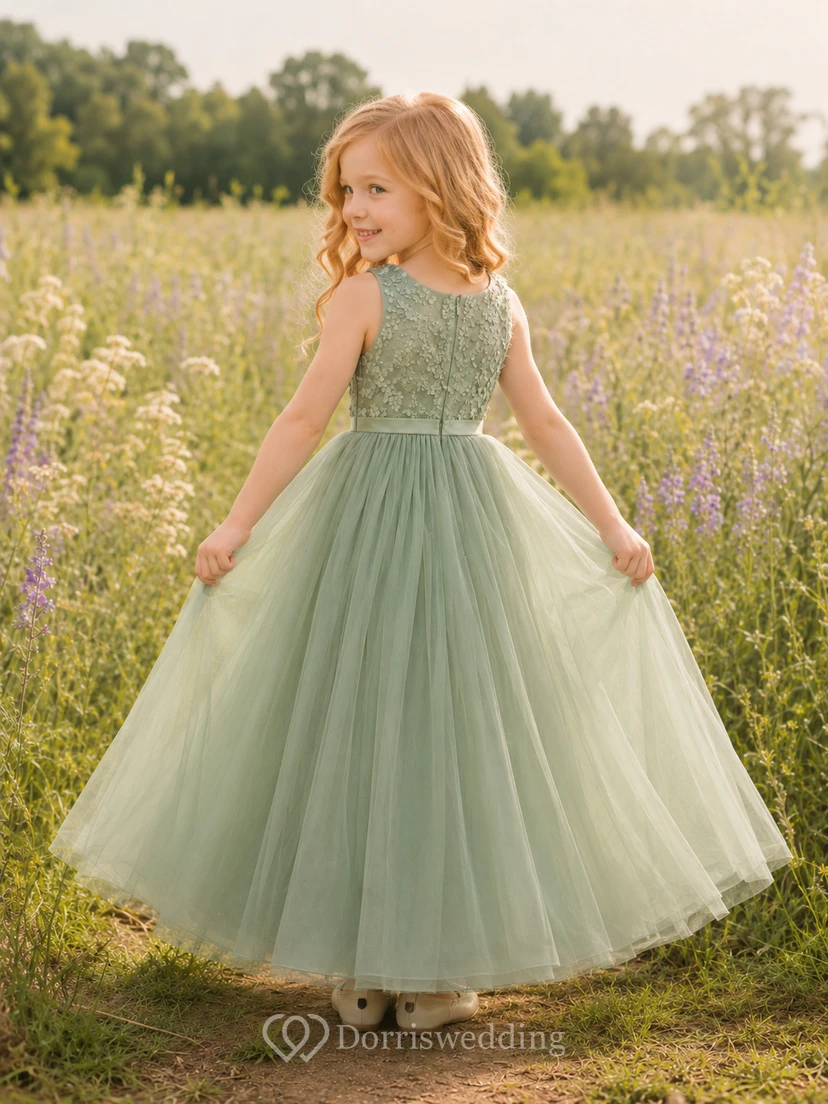 Robe de demoiselle d'honneur Sage, coupe trapèze, en tulle et dentelle, col bijou, sans manches, longueur au sol view 2