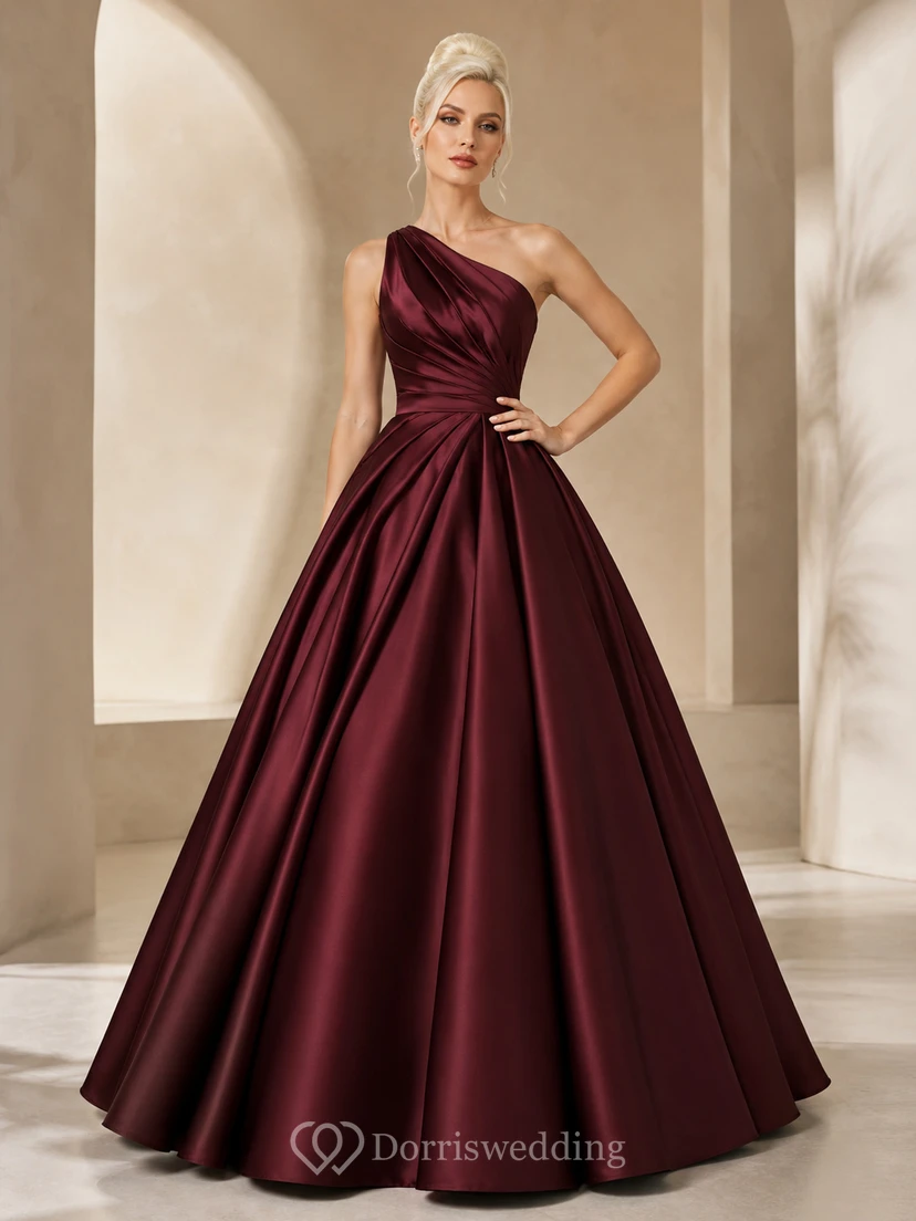 Burgunderrotes, schulterfreies, gerafftes Satin-Ballkleid, bodenlang, modern