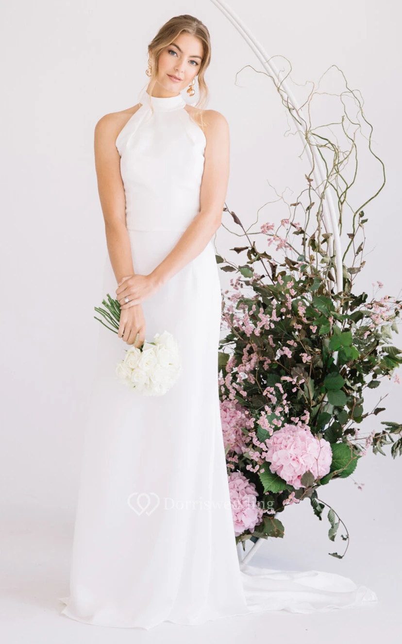 Lässiges, ärmelloses Brautkleid aus Satin mit Neckholder und Schleppe