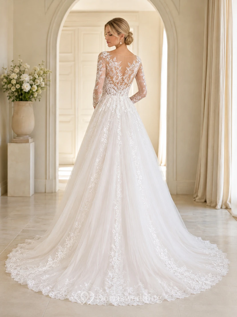 Robe de mariée romantique en dentelle, coupe trapèze, manches longues, col bijou illusion, robe de mariée à traîne chapelle. view 2
