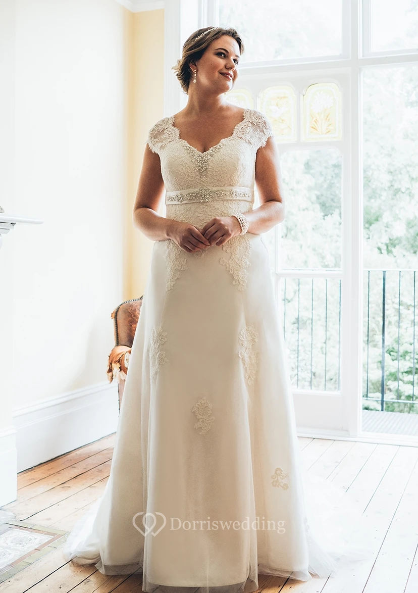 A-Line Floor-Length V-Neck Short Sleeve Lace Court Train Appliques Dress view 2