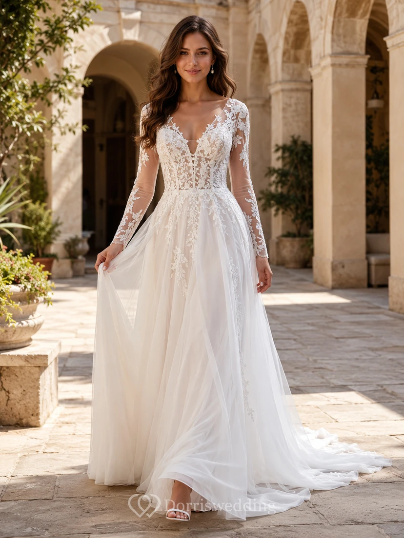 Robe de mariée romantique en mousseline de soie, col en V, manches longues en dentelle, coupe trapèze, dos nu et traîne chapelle, ornée d'une longue traîne chapelle et d'une robe trapèze à manches longues en dentelle.